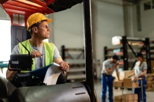 Read more about the article Forkliftler ve Depo Verimliliği