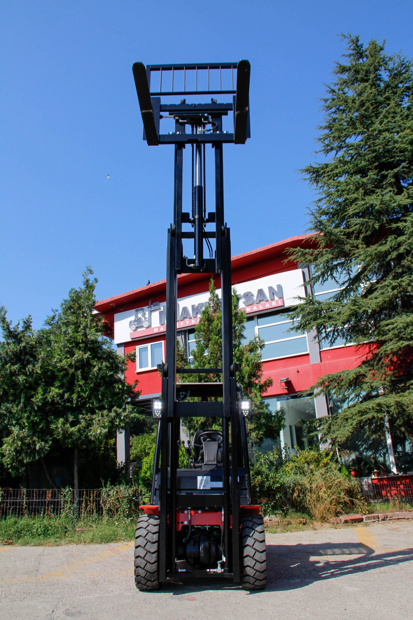 You are currently viewing Forklift Hidrolik Sistemi Nasıl Çalışır? Bileşenler ve İşleyiş Rehberi
