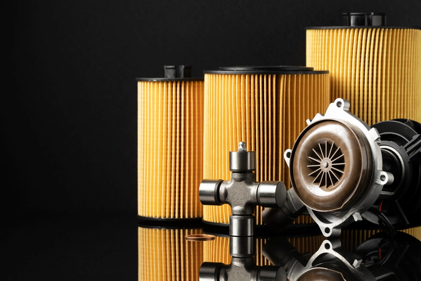 You are currently viewing Dizel Forklift Periyodik Bakımı: Yakıt ve Motor Yağı Filtrelerinin Önemi